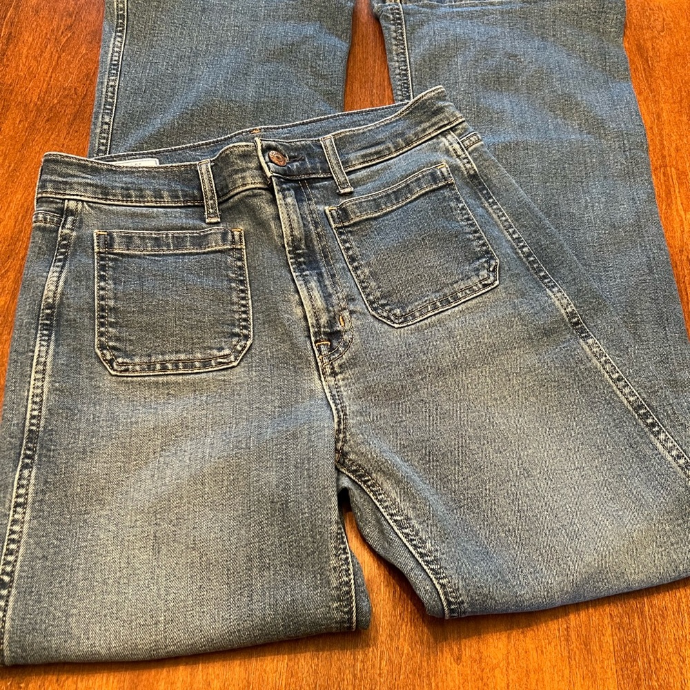 GAP Women's 70s Flare high rise Jeans